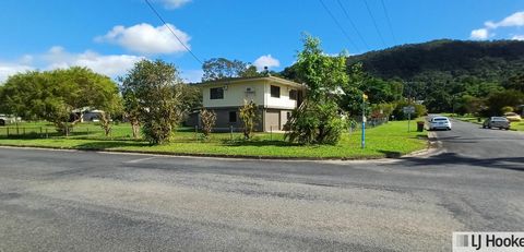 Casa de alta localização situada em uma área tranquila em um quarteirão de esquina sem vizinhos traseiros diretos. Esta propriedade possui 3 quartos com ar-condicionado box, ventiladores de teto e embutidos. Cozinha moderna com exaustor e máquina de ...