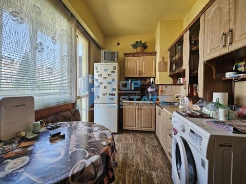 Top Estate Real Estate bietet eine Ein-Zimmer-Wohnung in einem gepflegten Gebäude im Zentrum von Veliko Tarnovo. Das Gebiet, in dem sich die angebotene Immobilie befindet, ist gut erschlossen, mit einem Park, Geschäften, einer Schule und Haltestellen...