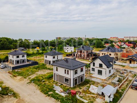 Эксклюзивное предложение на Балтийском побережье Расположенный в живописном уголке Зеленоградска, этот просторный двухэтажный дом в поселке Малиновка — идеальное место для жизни и отдыха. Всего 300 метров до моря! Закрытая территория обеспечивает без...