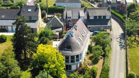 ZELDZAAM TE KOOP !!! Kom en ontdek deze grote architectenwoning, gebouwd aan het einde van de jaren 60, geïnspireerd door maritieme architectuur. Dit huis met veel potentieel ligt op slechts 5 minuten lopen van het strand van PORT MER in CANCALE!!! H...