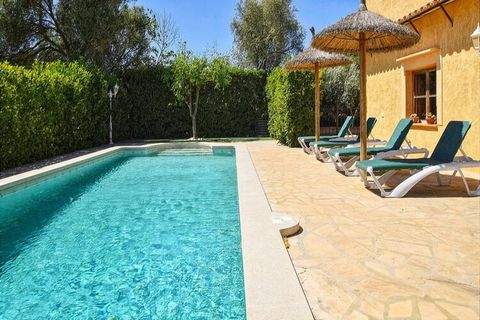 Welcome to your ideal holiday retreat in Manacor, where comfort and relaxation await in this splendid two-story home. Upon entering the first floor, you are greeted by a spacious open kitchen, fully equipped with modern appliances and ready for culin...