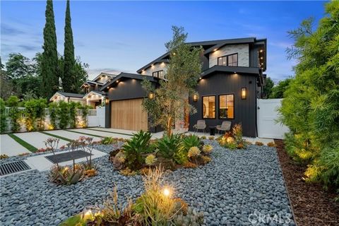Private and gated in the heart of Tarzana, this incredible estate offers five spacious en-suite bedrooms and five-and-a-half bathrooms. This stunning new construction is adorned with white oak floors and chevron finishes throughout. The family room, ...