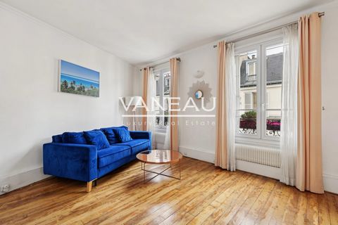 Questo delizioso appartamento di 42,14 m² nel prestigioso 7° arrondissement di Parigi è ora disponibile per la vendita. Situato nell'affascinante zona di Gros-Caillou, questo appartamento con una camera da letto e due camere da letto offre una miscel...