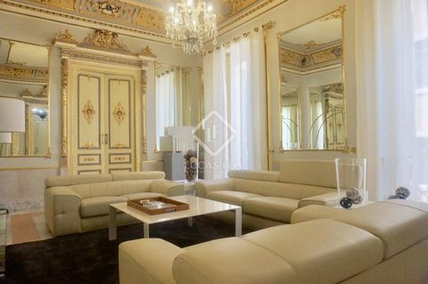 Lucas Fox presenta este lujoso palacete en alquiler en el corazón de Valencia, Ciutat Vella. Se trata de un palacete único, situado en una planta, con acceso desde la calle mediante un gran zaguán de 80 m², la antigua entrada de carruajes. Se present...