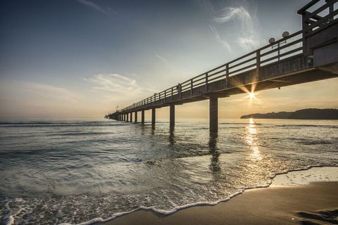 Ons liefdevol en modern ingerichte vakantieappartement om u goed te voelen wacht op u. Geniet van de avondzon op het balkon met uitzicht op de Oostzee.