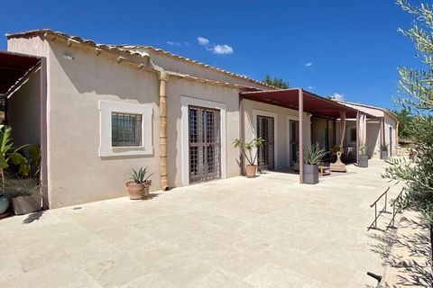 Gerenoveerd landhuis in een terraslandschap met een prachtig uitzicht op Noto en de zee, en met de mogelijkheid tot boottochten