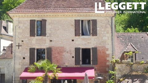 A30821PHV24 - In the Black Périgord at an excellent commercial location and enjoying the view of the castle with its beautiful park, you will find this cosy restaurant with covered terrace and apartment above. Divided as follows: tasting room with op...