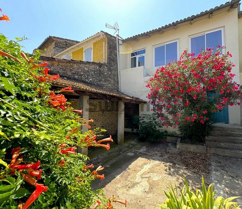 Lézan - Close to the village center and its amenities, come and discover this village house on 3 levels with garage and inner courtyard. You will access the interior through a hall giving access to the large garage, the courtyard, the cellars and an ...