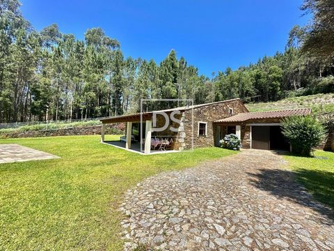 Imaginez-vous vivre dans une villa rustique située à Orbacém, un refuge parfait où la tranquillité et la beauté de la campagne se rencontrent. Cette villa de 6 chambres se distingue par sa façade en schiste, qui respire le charme et lauthenticité, vo...