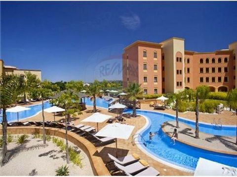 Fantástico apartamento de 2 dormitorios insertado en una de las urbanizaciones de lujo más exclusivas de Vilamoura, The Residences at Victoria Algarve. Estratégicamente situado entre los campos de golf más prestigiosos de Vilamoura y cerca del centro...