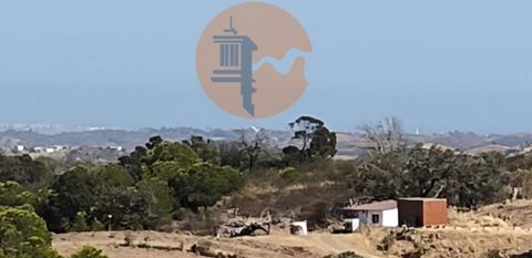 Terreno rustico com 7.280 m2, próximo a aldeia da Corte do Gago em Castro Marim - Algarve. Terreno com um grande terraço. Com vista mar e vista desafogada da Serra Algarvia. Bons acessos. Vista da Ponte Internacional do Guadiana. Com portão. O terren...