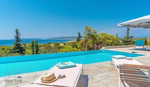 Immerse yourself in a world of sophistication and comfort with this exceptional villa, designed to elevate your everyday life. Elegance and modernity This villa combines modern elegance with ultimate comfort. The vast living room, bathed in light tha...