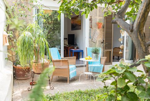 Einzigartiges Haus mit Garten in Son Espanyolet Eine ruhige Oase in der Nähe von Santa Catalina und dem Zentrum von Palma Dieses malerische Haus ist wirklich einzigartig und bietet einen bezaubernden Garten, der eine private Oase im Herzen des belieb...