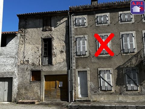 DEPOSITO O ABITAZIONE Vi proponiamo in un villaggio vicino a La Bastide De Serou un capannone su 2 livelli con possibilità di crearne un 3°. L'energia elettrica è presente ma è necessario allacciarsi alla rete idrica e fognaria. Venite a trovarci sen...