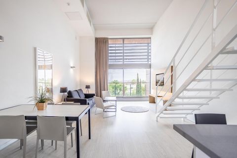 Jouw nieuwe luxe retraite in Valencia! Woon in deze Spectaculaire Duplex Loft. Deze SPECTACULAIRE PRE-OWNED DUPLEX LOFT is ontworpen voor wie op zoek is naar het beste in stijl, comfort en locatie. Verdeeld over TWEE VERDIEPINGEN biedt deze loft alle...