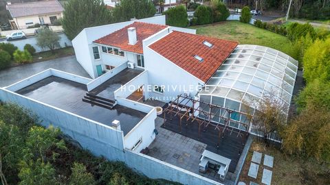 Wonen in een rustige omgeving, omgeven door het groen van het landschap, de lucht inademen die uit de bergen komt, deze keuzes zijn nu binnen handbereik, mogelijk gemaakt door de verkoop van deze fantastische villa met moderne architectuur. Uitsteken...