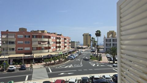 Atractiva propiedad ubicada en la zona del El Camison,en pleno centro de Las Americas 3 Dormitorios más una planta con Amplios espacios para tu comodidad, con una buhardilla única que te brinda vistas panorámicas al mar desde su Ventanal Cocina Indep...