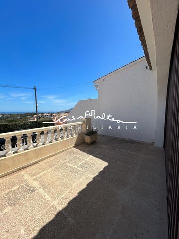 Casaltea real estate presents a semi-detached house in La Nucia with panoramic views of the sea.~~The house is located in the El Tossal urbanization in La Nucia, just a few minutes from the center of La Nucia, Polop and about 10 minutes from the cent...