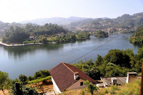 Découvrez cette charmante ferme avec villa de 7 pièces, située dans la ville tranquille de Reguengo, à Alpendurada, Várzea et Torrão, municipalité de Marco de Canaveses. Cette propriété offre un style de vie unique avec la sérénité d’un environnement...