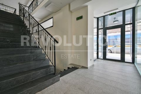 Revolution Estate presents you a commercial premises with a status - a store in a great location in the center of Sofia. The location is very communicative and favorable, it is located on ul. Knyaz Boris I, in close proximity to ul. Alabin, providing...