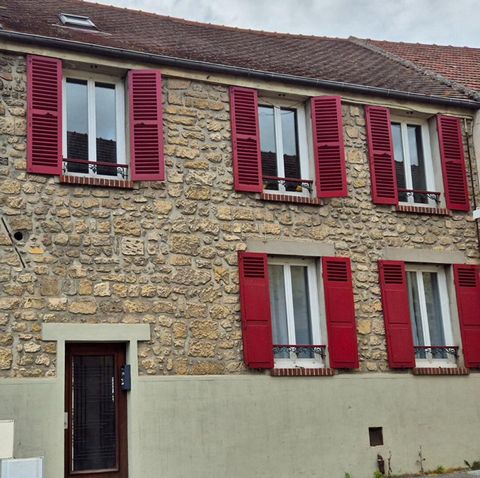 House located in Boissy l'Aillerie, village with train station (line J) and shops on site. This charming stone house is composed as follows: Entrance, kitchen, bathroom, double living room and a veranda overlooking the garden. On the first floor, a l...