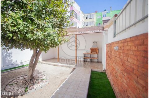 Amazing 3 bedroom apartment with backyard I present you this 2 bedroom apartment converted into 3 bedrooms completely refurbished, inserted in a ground floor building and 1 floor only. This property has been completely refurbished and has several fea...