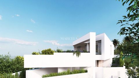 Located in Lagos. Truly extraordinary urban plot, perfectly situated for the construction of your dream residence. Located in one of the most sought-after destinations in the Algarve, this plot offers breathtaking sea views and is strategically posit...