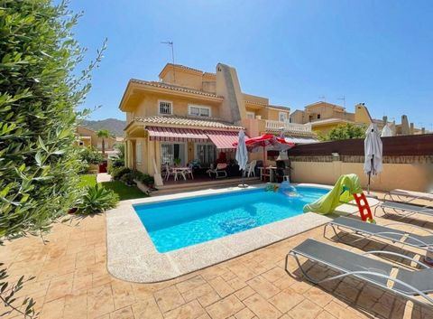 Villa Exclusive à Rincón de Loix, Benidorm : Votre Paradis Privé Près de la Mer ~~Découvrez votre prochaine maison dans l'un des coins les plus prestigieux de Benidorm ! Cette villa spectaculaire située dans la région de Rincón de Loix vous offre la ...