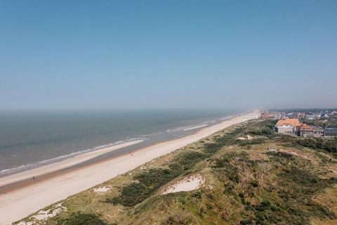 Przestronne mieszkanie w małej rezydencji 50 m od plaży. Gustowny wystrój. Garaż to ważny atut. Obowiązkowe sprzątanie końcowe płatne. Apartament dla niepalących.