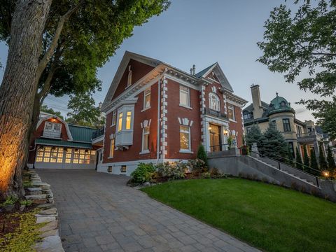 Plongez dans l'élégance de ce manoir victorien exceptionnel, situé dans le quartier prestigieux d'Outremont. Avec ses 25 pièces spacieuses et son architecture unique, cette propriété incarne un style de vie luxueux et raffiné, où chaque détail reflèt...