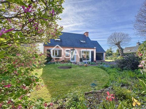 En EXCLUSIVITÉ, à 20 minutes de Vannes, dans une impasse tranquille, découvrez cette charmante maison située au cœur du bourg de Locqueltas. Construite en 1981 avec une belle parcelle clôturée et joliment fleurie de 1003 m² offrant un cadre de vie pa...