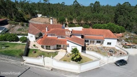 Fantastique villa de 4 chambres, d’une superficie totale de construction de 583m2, répartie sur 4 étages avec sous-sol et sous-sol, composée d’un rez-de-chaussée avec hall d’entrée, salon, cuisine avec îlot et salon et salle à manger ainsi que d’exce...