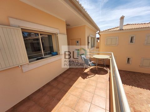 Appartement de 2 chambres dans une copropriété privée avec piscine, situé dans l'Atlantida Golf Village à Vilamoura ! Découvrez le privilège de vivre dans un élégant appartement de 2 chambres situé dans une copropriété privée, où chaque détail a été ...