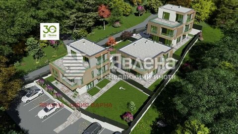 ¡Sin comisión para la agencia! Yavlena le presenta una propiedad con una maravillosa panorámica de toda la ciudad. Casa de tres plantas con orientación sur en la zona de Salzitsa. Se construirán tres casas en un terreno de 1 acre, cada una con su pro...