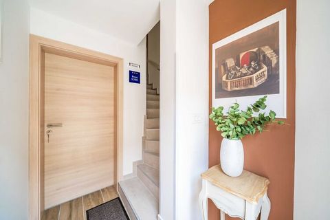 Argenta Rooms are located 1,5 km away from the Old Town (historic center) and only 400 m away from Banje beach. Argenta Rooms offer accommodation in two units with private balcony. Luggage storage is possible prior to check in and after check out, so...