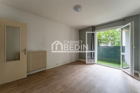 Exclusivité CABINET BEDIN - CAUDERAN LES ORANGERS. Appartement T2 en RDC surélevé, au calme, à rénover. Ce bien se situe à proximité des transports, des commerces et des écoles. Résidence sécurisée. Idéal pour investir ou habiter, il est situé dans u...