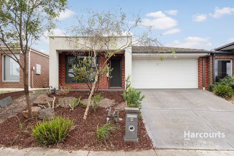 Perfectly located in a peaceful and friendly pocket of Epping, close to Aurora shopping precinct, local schools, medical centres, supermarkets, public transport and much much more, this perfect home offers an outstanding opportunity for first home bu...