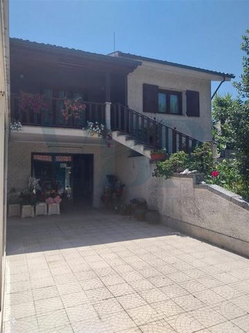 House Located in Amares, in the district of Braga, this house offers an excellent balance between residential and commercial space. Amares is a municipality located approximately 16 km from the city of Braga and about 70 km from Francisco Sá Carneiro...