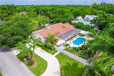 UN EXCELENTE NEGOCIO EN COUNTRY RIDGE ESTATES (CRE). CRE ES UNA NFC, COMUNIDAD FORESTAL NATURAL EN PARCELAS DE TIERRA DE HASTA 1.5 ACRES DENTRO DEL ÁREA AGRÍCOLA DE REDLAND, MIAMIS. UNA PEQUEÑA ASOCIACIÓN SE ASEGURA DE QUE LOS ANIMALES, ÁRBOLES Y PLA...