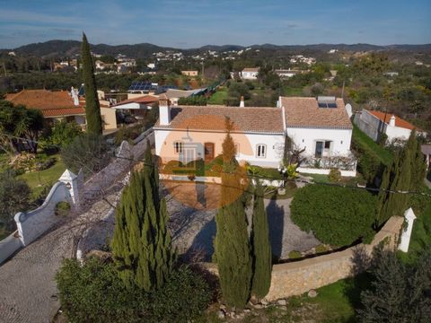 Moradia Térrea com 4 Quartos, Piscina e Excelente Espaço Exterior - São Brás de Alportel Apresentamos esta magnífica moradia térrea, localizada numa zona tranquila de São Brás de Alportel, ideal para quem procura conforto, privacidade e qualidade de ...