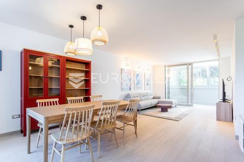 Pujanke, a comfortable newly renovated three-bedroom apartment, located on the first floor of a residential building.It consists of a hallway, three bedrooms, one of which has a balcony, bathroom, toilet, kitchen, dining room, living room and balcony...
