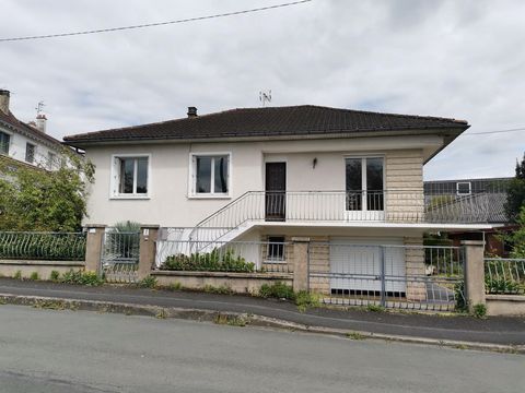 Maison individuelle de 126 m2 comprenant 4 chambres, séjour salon et grand sous sol garage.