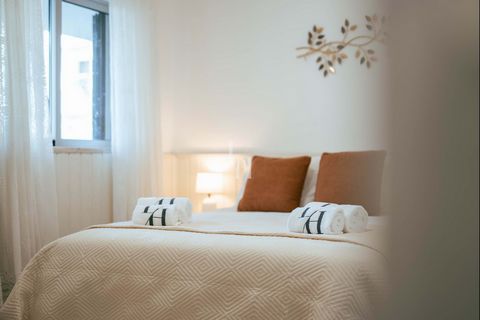 Located in Loulé. Enjoy your holiday in this cozy one-bedroom apartment in Vilamoura, perfect for families or small groups. The apartment features a bedroom with a double bed and a practical bunk bed in the living area, comfortably accommodating up t...