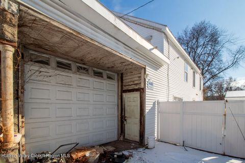 Incredible Opportunity in Midtown Kingston's Arts District! Unleash your creativity with this rare chance to reinvent a one-of-a-kind 4,500 sq ft, 2.5-story warehouse/garage/storage space—brimming with potential! Whether you're an artist, maker, or v...