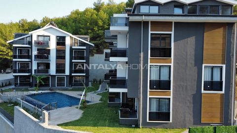 Immobilier Dans Un Quartier Résidentiel avec Piscine à Fethiye Le nouveau projet est situé dans le quartier de Tasyaka, qui possède le sol le plus solide de Fethiye. Le projet offre une vie paisible avec des vues magnifiques sur la nature et la ville...