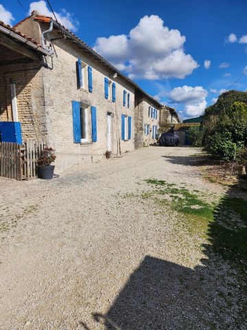 Maison + maison d'amis, avec jardIn/cour dependences, au calme