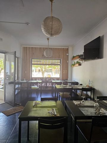 Descubre este encantador bar-restaurante en Setúbal, Almada, disponible por solo 35,000. Con una superficie de 97.5m², este local ofrece una excelente exposición a la luz natural y se encuentra en una ubicación privilegiada, ideal para atraer a clien...