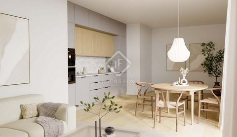 This charming apartment is located on the second floor of the Castillejos Sant-Pau building. With its 59 m² and 4 m² of outdoor space, it redefines the residential experience and the concept of refinement and functionality. It has two bedrooms and a ...