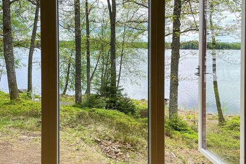 Welcome to an idyllic cottage right next to the lake, perfect for those who love swimming, fishing and enjoying the peace of nature. Here you live secluded with a fantastic view of the water and have access to two boats of different sizes for excitin...