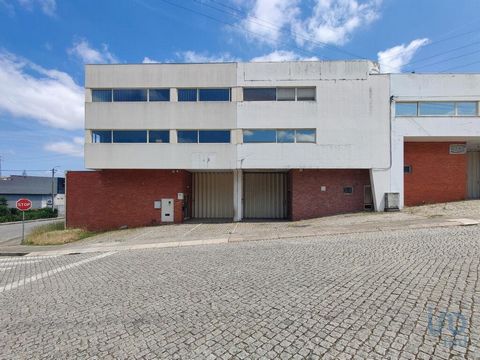 Armazém com Afetação Industrial em Milheirós – Maia Zona Empresarial | 320 m² | Escritórios | Pé-direito ~6m | Estacionamento Privativo Procura um armazém com boa localização, afetação para atividade industrial e pronto a adaptar ao seu negócio? Apre...
